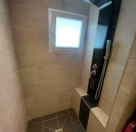 Une Petite Maison Et Sa Prairie