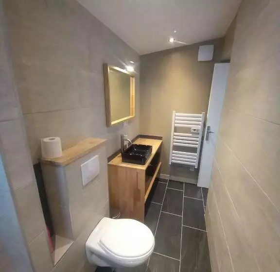 Une Petite Maison Et Sa Prairie