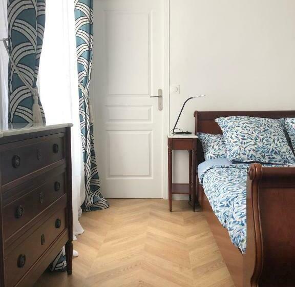 Apartment Quartier St Louis   10 Mins Walking Château Versailles