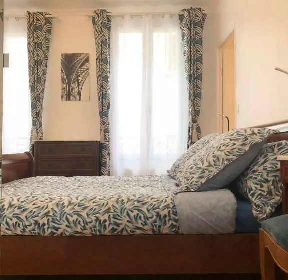 Apartment Quartier St Louis   10 Mins Walking Château Versailles