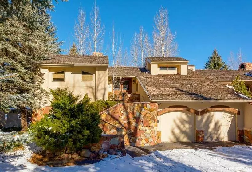 203 Arrowhead Drive