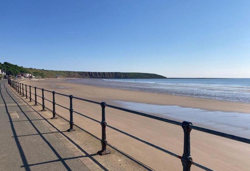 Apartment 8 The Landings