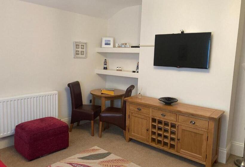 Apartment 8 The Landings