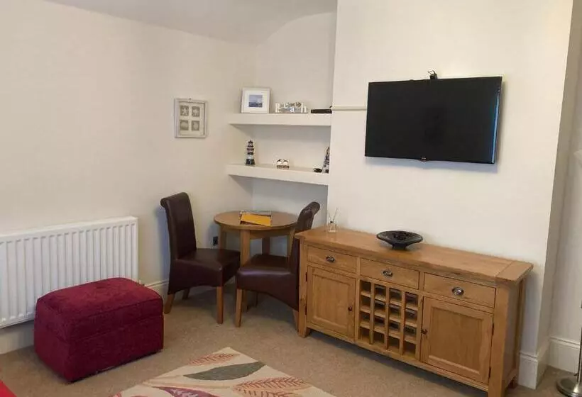 Apartment 8 The Landings