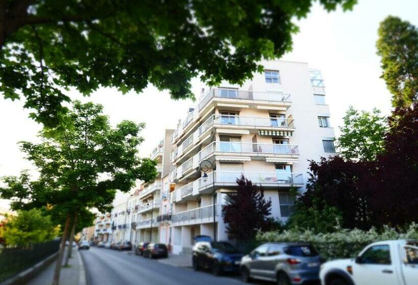 Rochambeau   Moderne   Face Aux Thermes   Parking