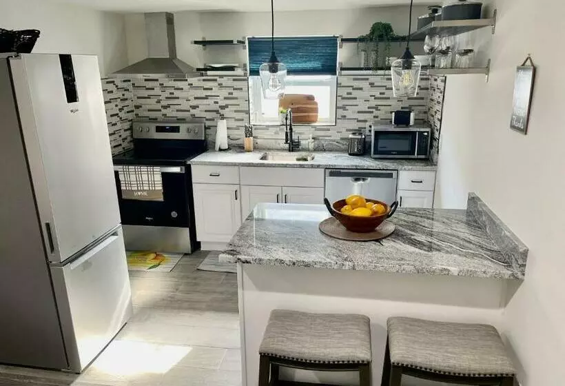 Cozy 1br Apt In Elizabeth  10 Min To Ewr Airport & 30 Min To Nyc