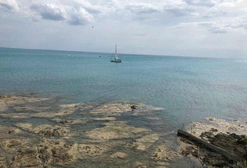 Grazioso Bilocale Caletta Castiglioncello   Tuscany