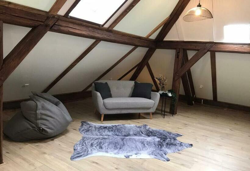 Jutta Deluxe Farmhouse