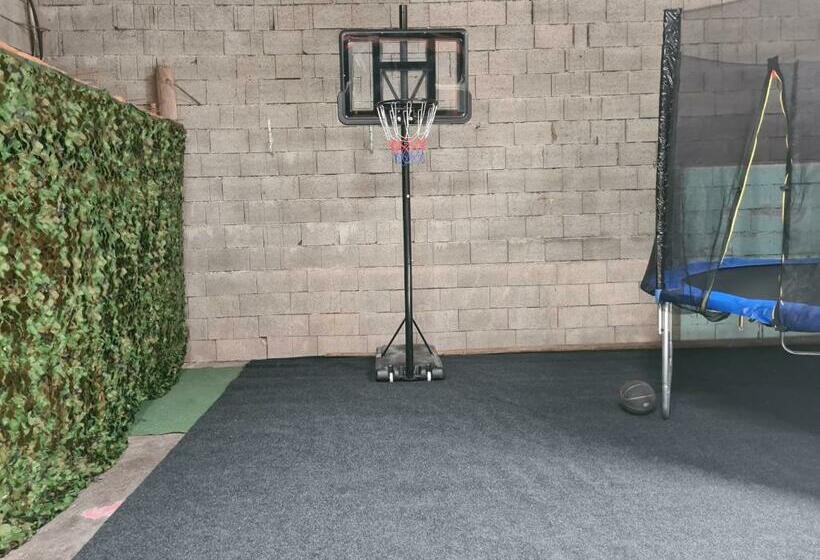 Jutta Deluxe Farmhouse