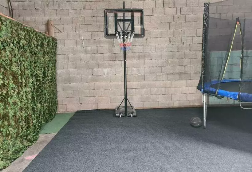 Jutta Deluxe Farmhouse