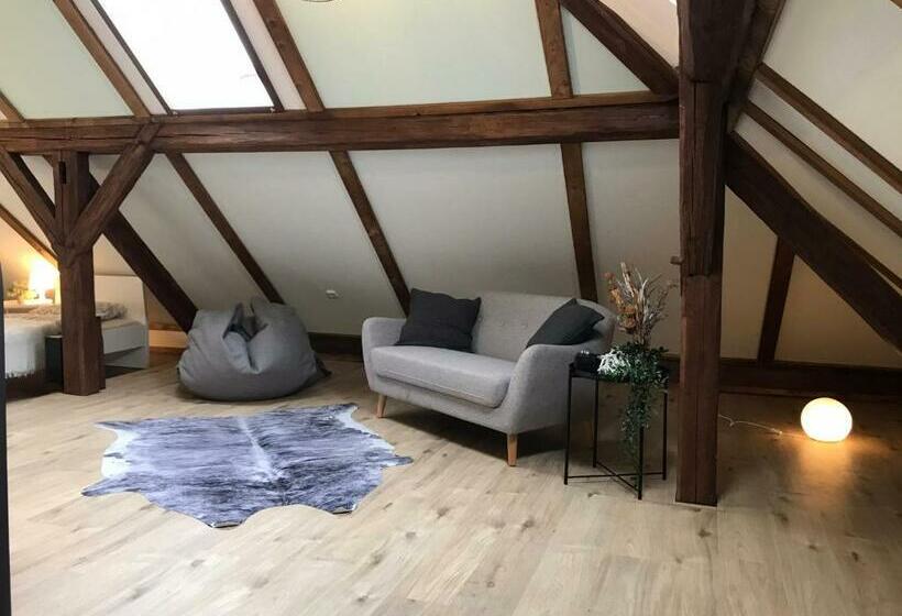 Jutta Deluxe Farmhouse