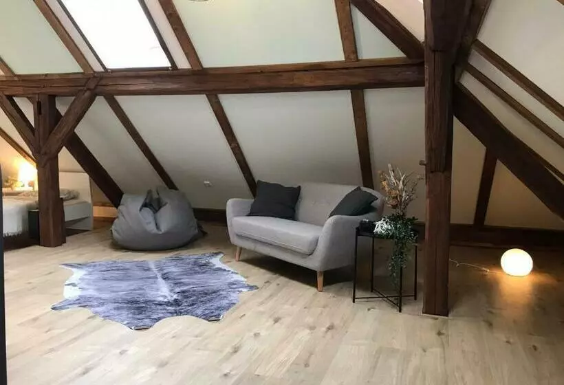 Jutta Deluxe Farmhouse