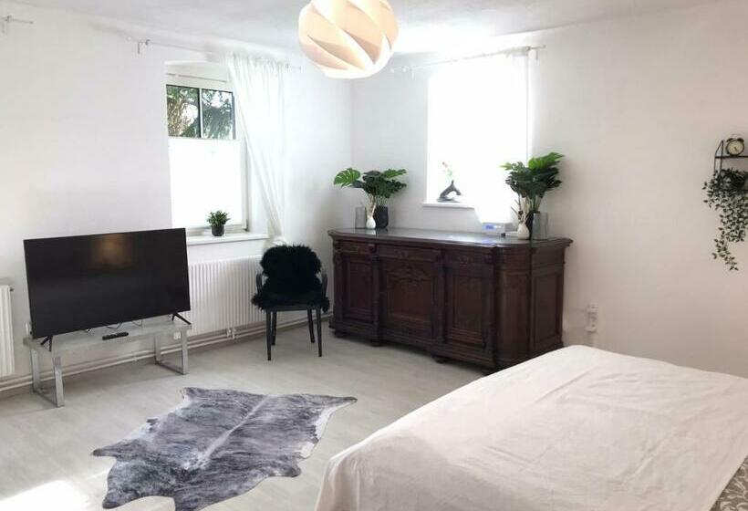 Jutta Deluxe Farmhouse