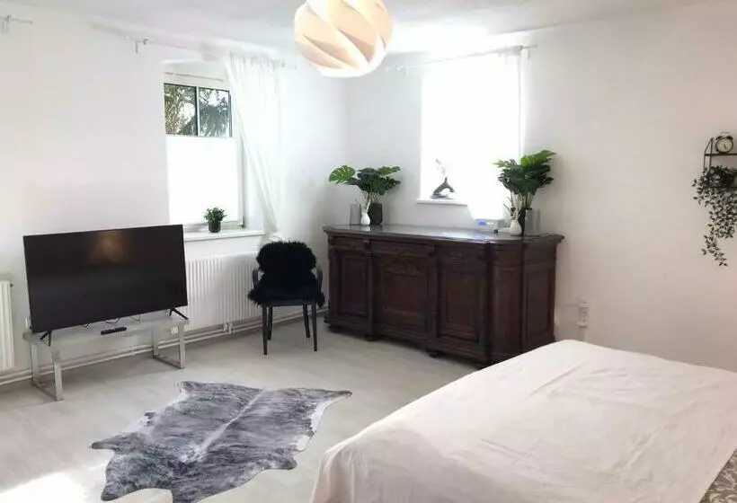 Jutta Deluxe Farmhouse