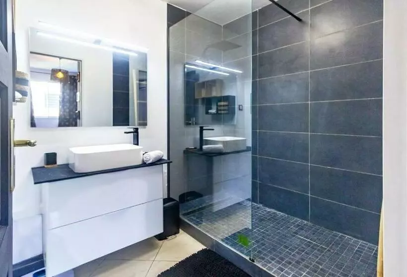 Safari   Apt Rénové Proche Des Roches Noires   Saint Gilles Les Bains