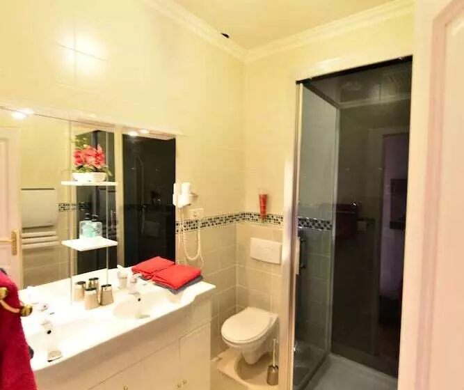 Hotel Au Pied Du Chateau