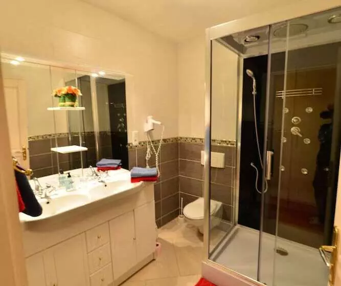 Hotel Au Pied Du Chateau