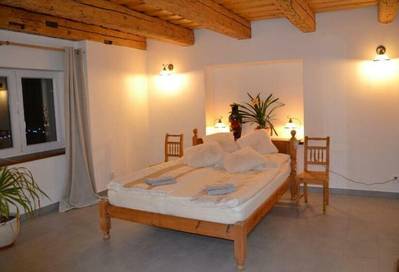 Chalupa Na Samotě S Vířivkou