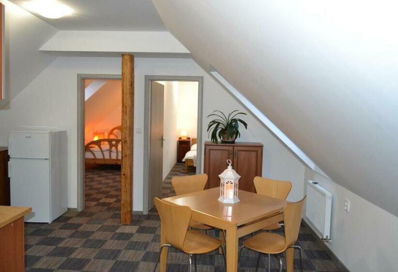 Chalupa Na Samotě S Vířivkou