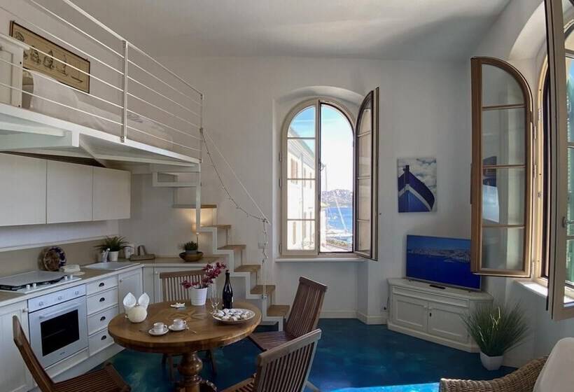 Molo Blu Apartment In La Maddalena