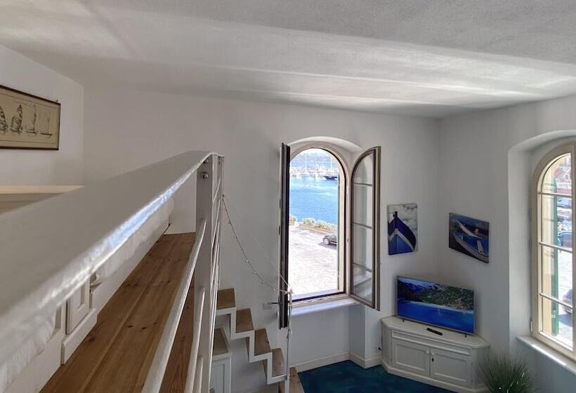 Molo Blu Apartment In La Maddalena