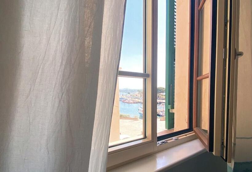 Molo Blu Apartment In La Maddalena