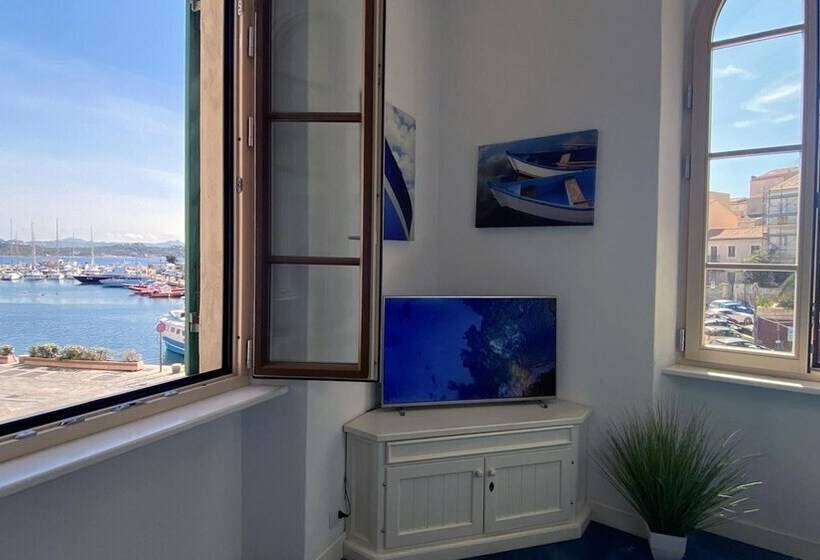 Molo Blu Apartment In La Maddalena