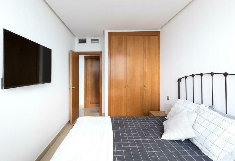 Santa Cruz Twin Towers: Shore & City Seaside Views