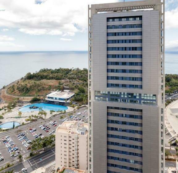 Santa Cruz Twin Towers: Shore & City Seaside Views