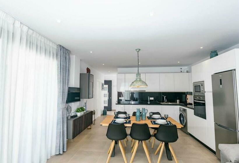 Spacious Apartment In Cómpeta