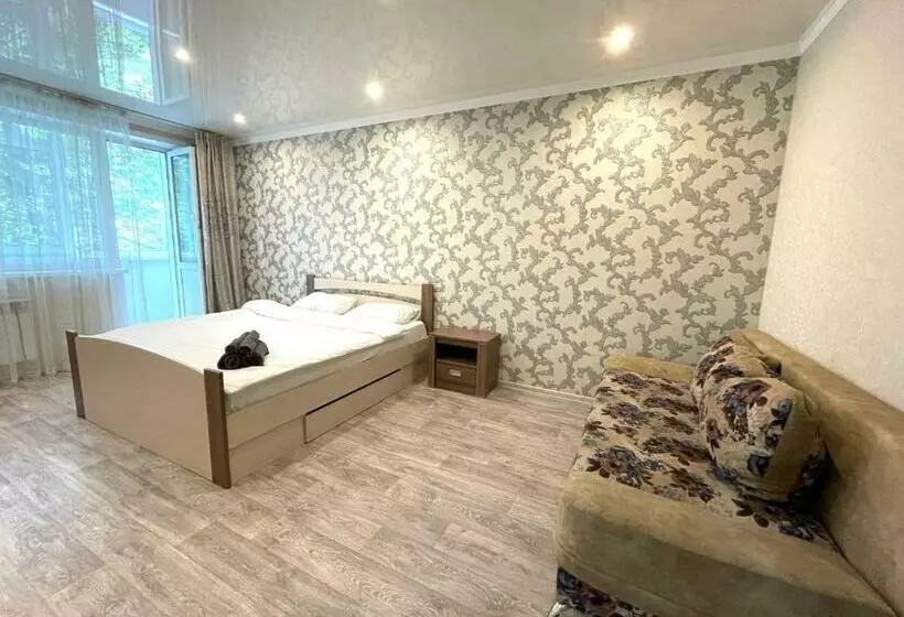 абая 35, центр, 1 комн. квартира целиком с белым постельным