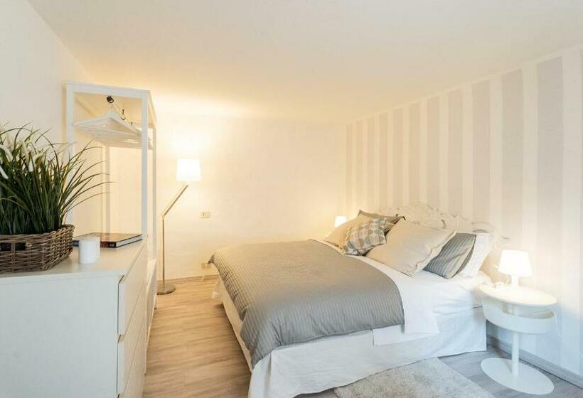 [ Romantic Suite ]   Como Center