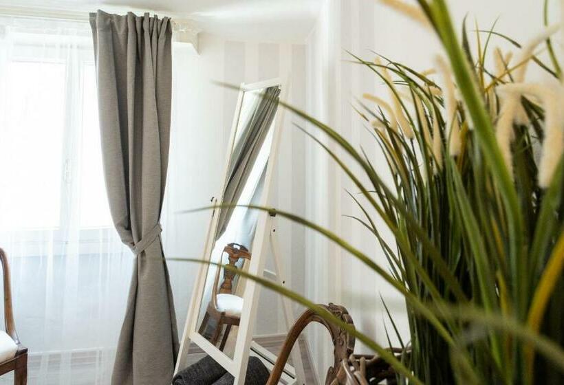 [ Romantic Suite ]   Como Center