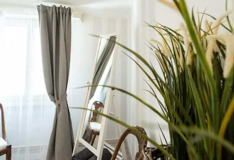 [ Romantic Suite ]   Como Center