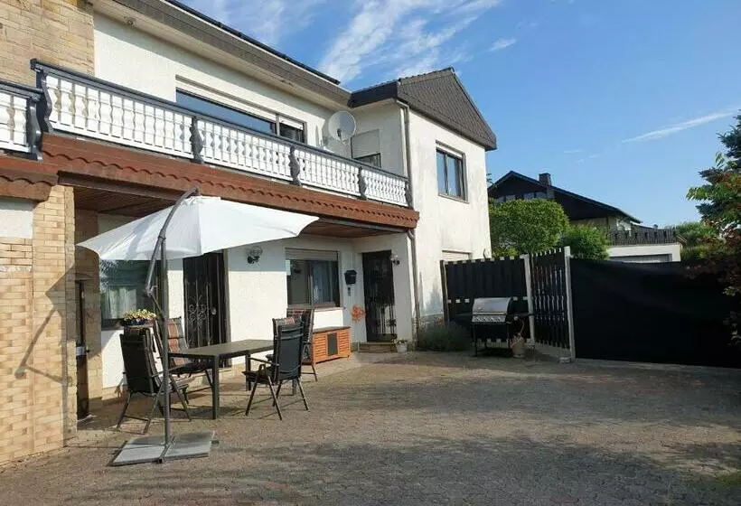 Ferienwohnung Im Modernen Ambiente Mit Eigenem Außenbereich