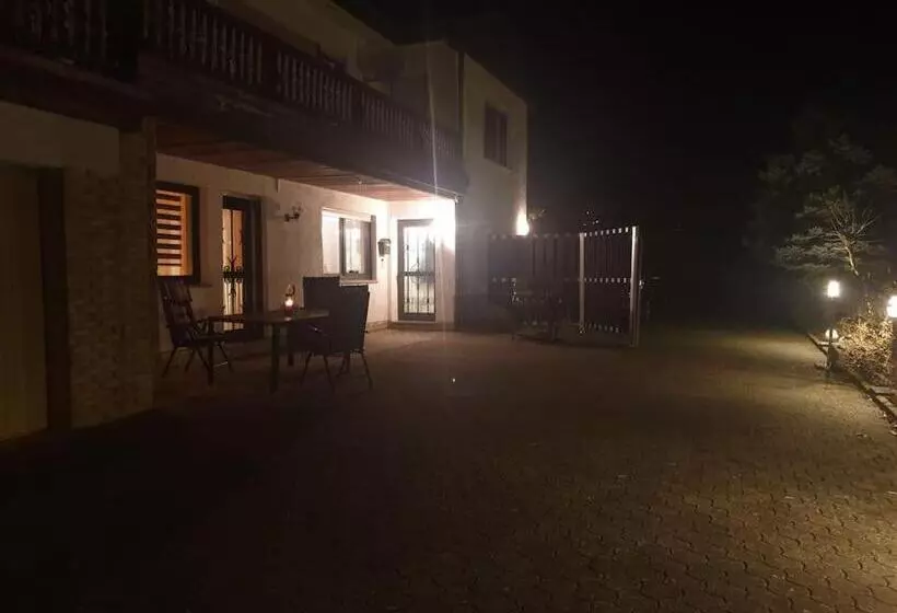 Ferienwohnung Im Modernen Ambiente Mit Eigenem Außenbereich