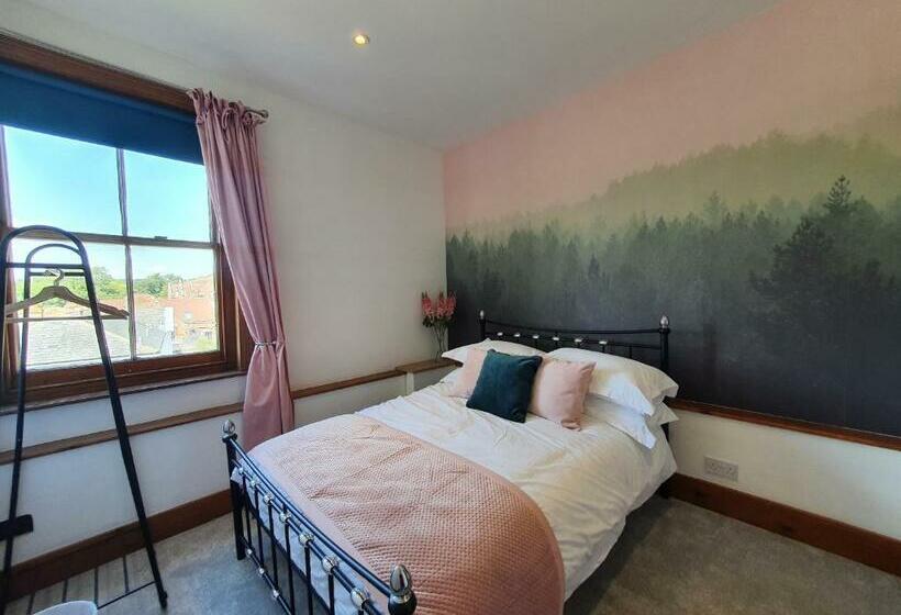 Stylish City Centre Apartment On The Kings Mile