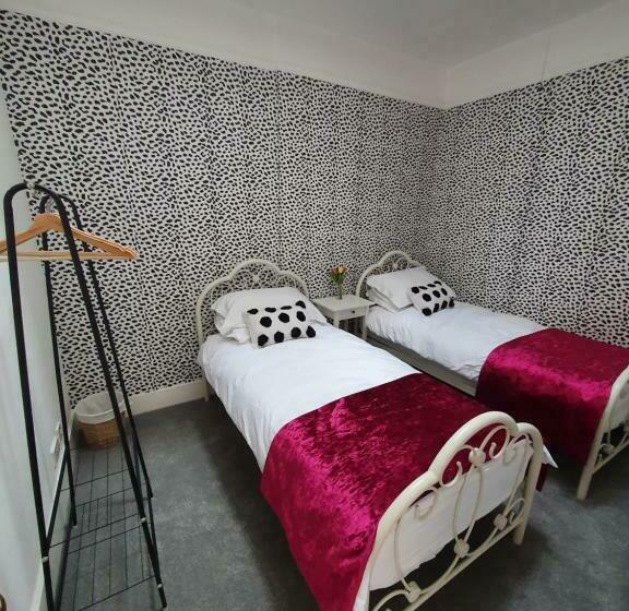 Stylish City Centre Apartment On The Kings Mile