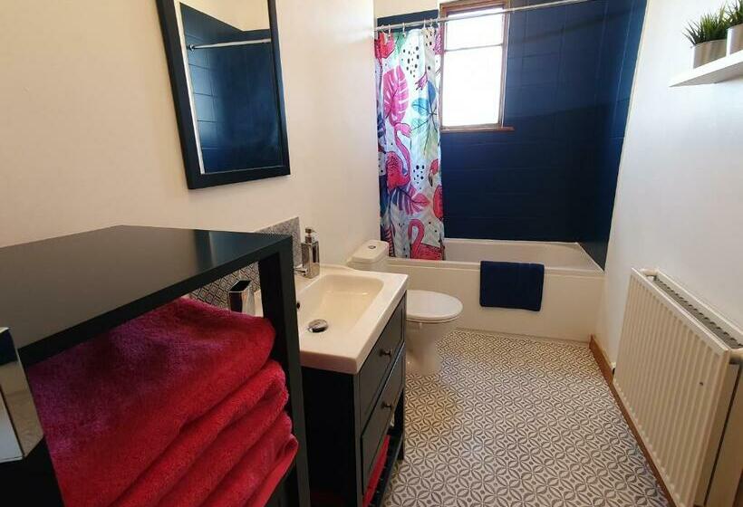 Stylish City Centre Apartment On The Kings Mile