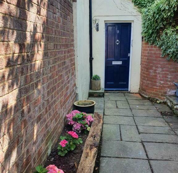 Stylish City Centre Apartment On The Kings Mile