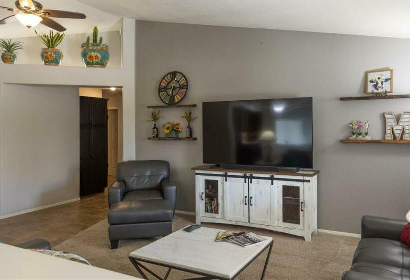 Cozy Home With Pool, Fire Table, Bbq, Rv Parking