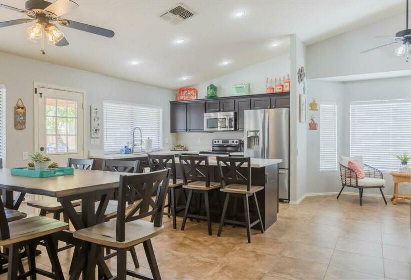 Cozy Home With Pool, Fire Table, Bbq, Rv Parking