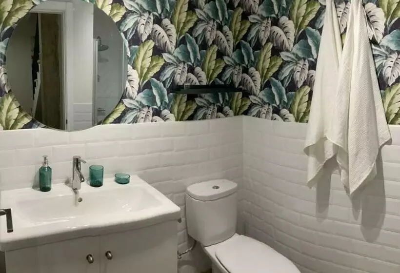 Acogedor Apartamento En Semisótano Con Patio Y Cerca De La Plaza De España