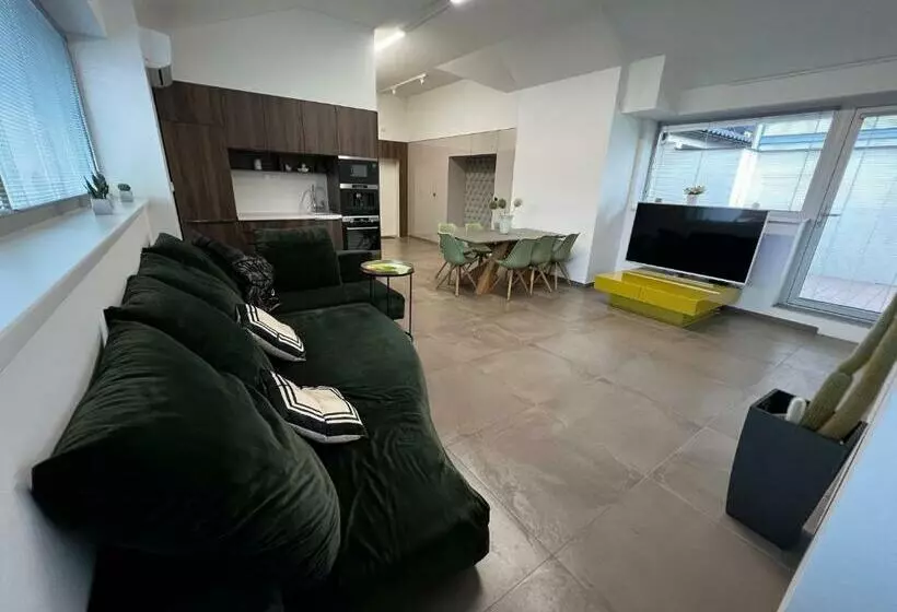 Apartmán S Vírivkou V Centre   Banská Bystrica
