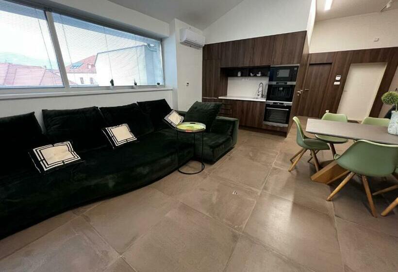 Apartmán S Vírivkou V Centre   Banská Bystrica