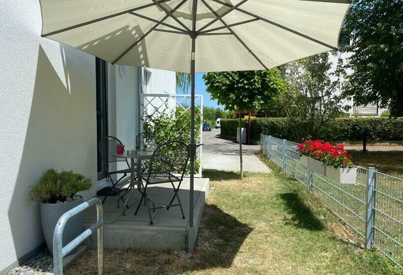 Helles Appartement Mit Terrasse