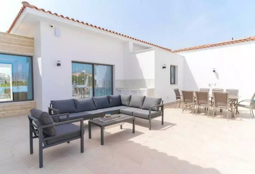 Aretousa Dyo By Prestige Bookings