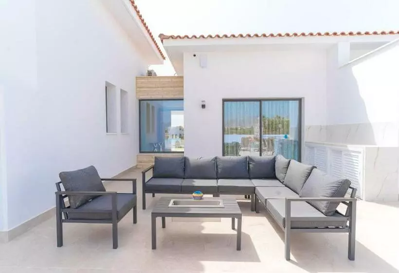 Aretousa Dyo By Prestige Bookings