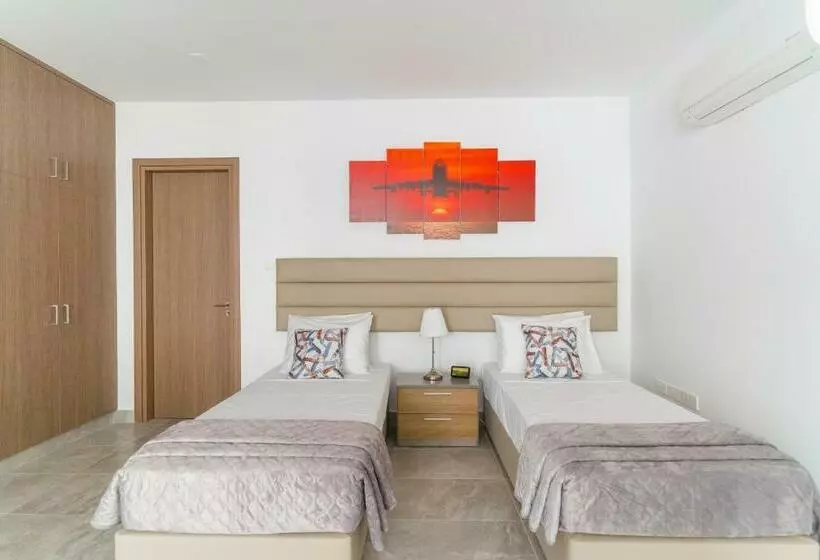 Aretousa Dyo By Prestige Bookings