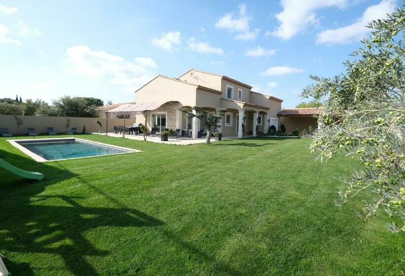 Charming Villa With Heated Pool, 14 People, Located In Aureille, Near Les Baux De Provence, In The A